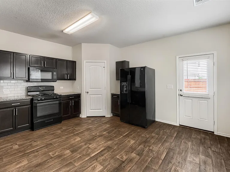 3509 Conyers Ln — Photo 7