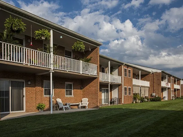 Orangewood Apartments — Photo 5