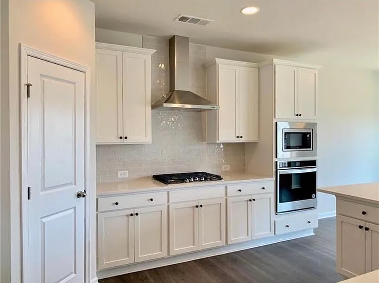 4710 Falls River Dr — Photo 3