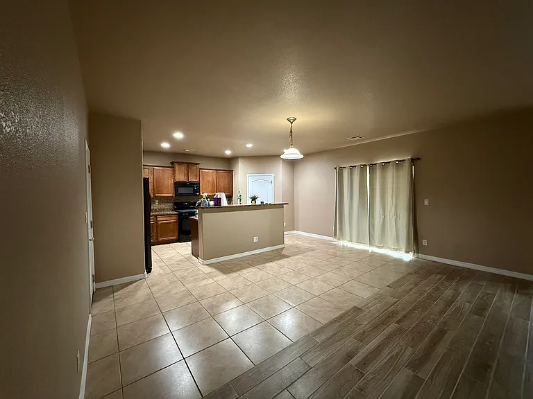 1821 Chisholm Trl NE — Photo 6