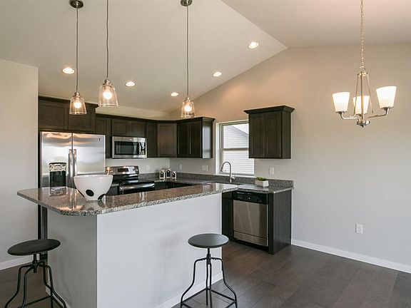 3rd image of 425 Anne Blvd