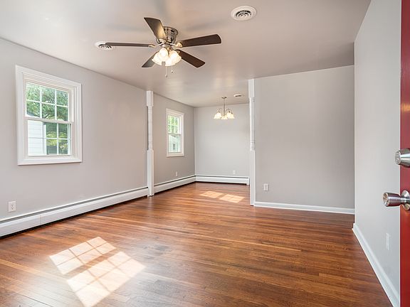 4th image of 1112 Fairbank Ln