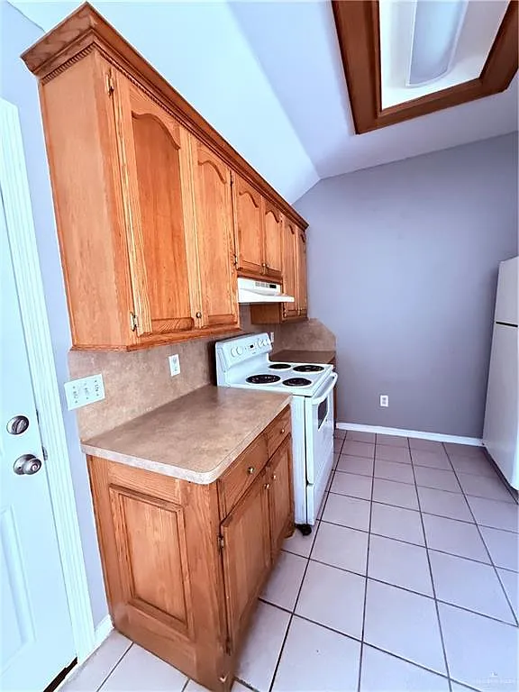 2 bed, 2.0 bath, 3744 sqft, $850 — Photo 4