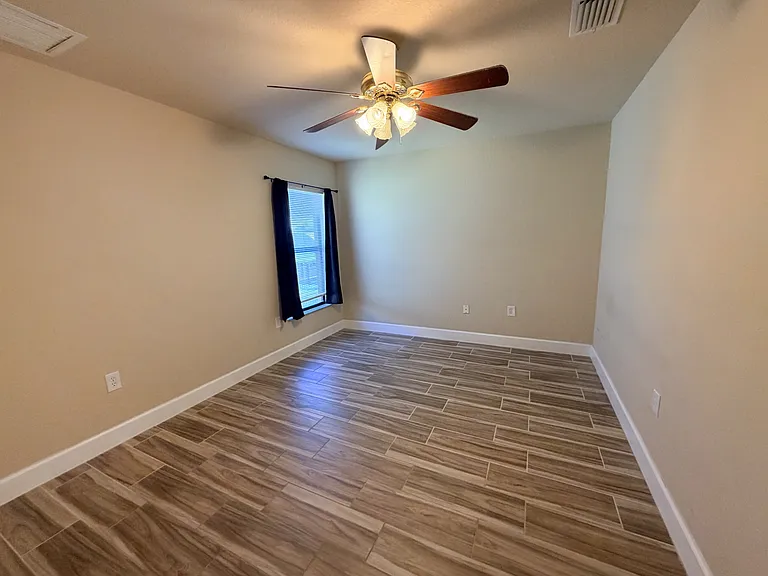 2110 SW 38th Ter — Photo 18
