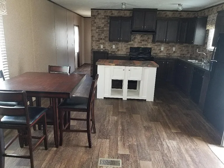 2021 Sam Houston Jones Pkwy — Photo 15