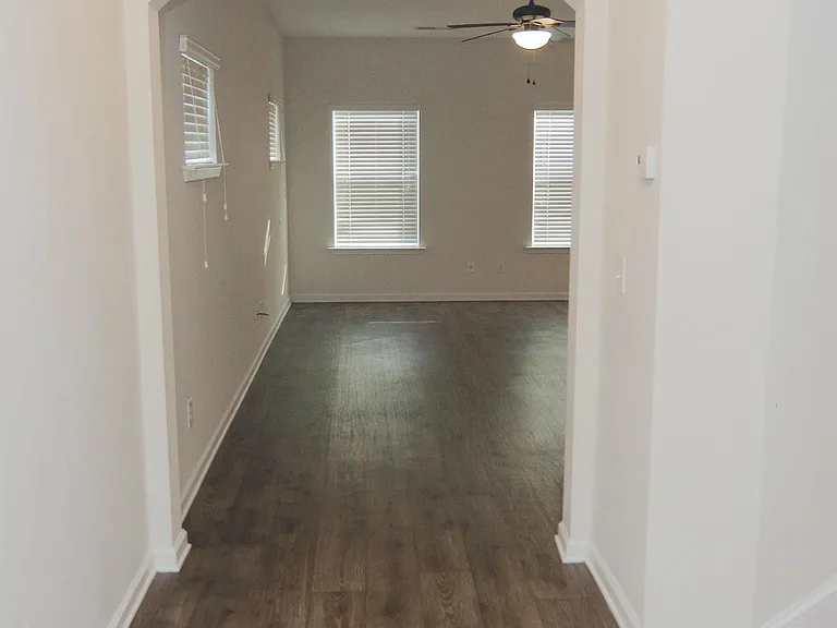 194 Bonhomme Cir — Photo 5