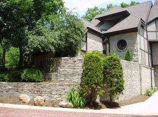 454 Darbys Run #18, Bay Village, OH 44140