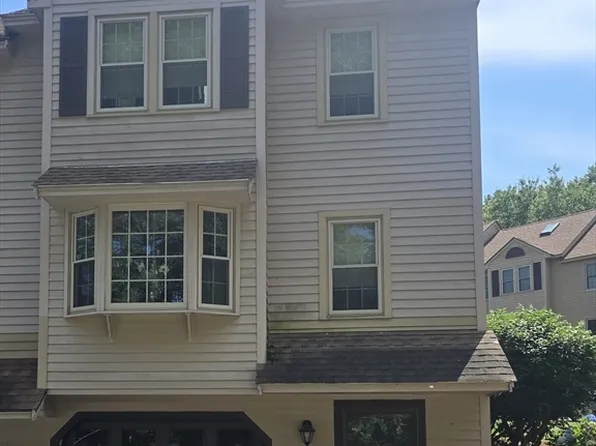 151 Mercury Ter #151, Haverhill, MA 01832