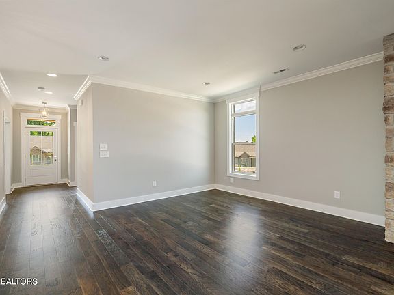 5th image of 1704 Mountain Dr