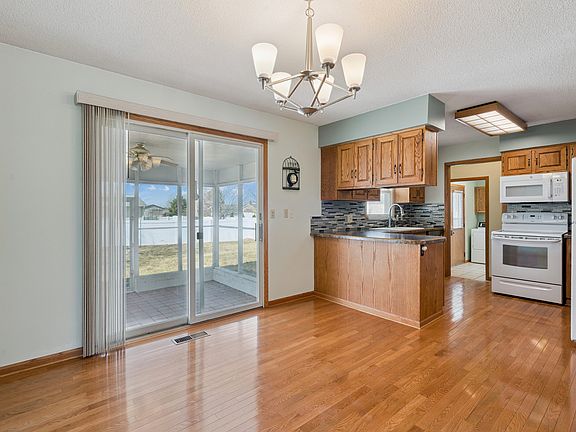 5th image of 1533 2nd Ave