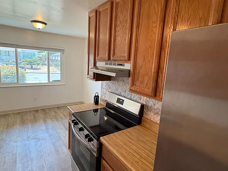 41320 Beatrice St — Photo 8