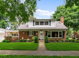 2120 E Grove St, Arlington Heights, IL 60004
