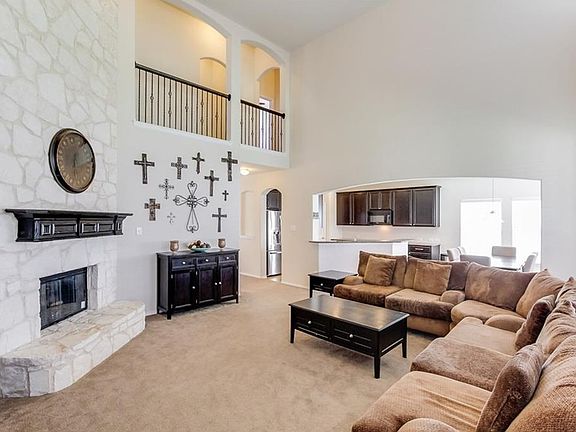 3rd image of 9909 Fox Hill Dr