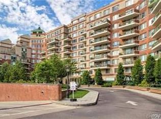 100 Hilton Ave #803E, Garden City, NY 11530