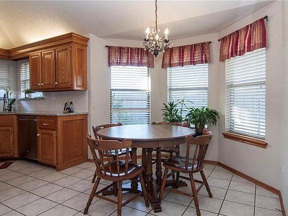4th image of 2021 Oak Dr
