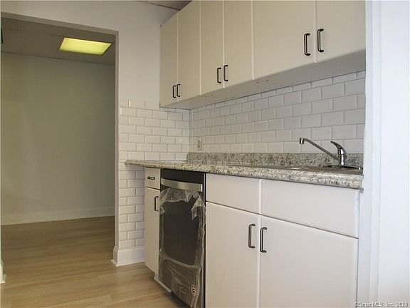 4th image of 106 Woodside Grn #E