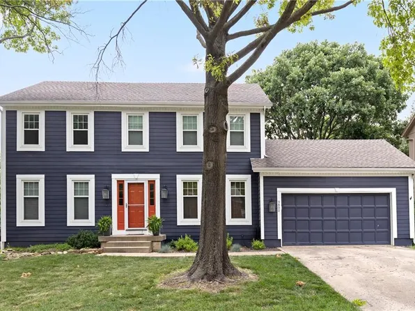 9800 W 115th Ter, Overland Park, KS 66210