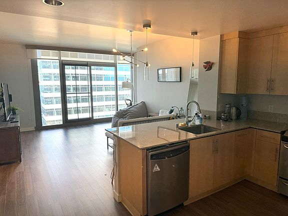 2nd image of 38 N Almaden Blvd Unit 1008