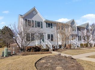 2047 Swan Ln, Batavia, IL 60510