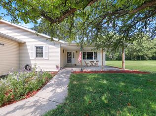 165 Valley View Dr, Seneca, IL 61360