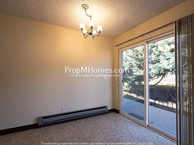 313 East St — Photo 8
