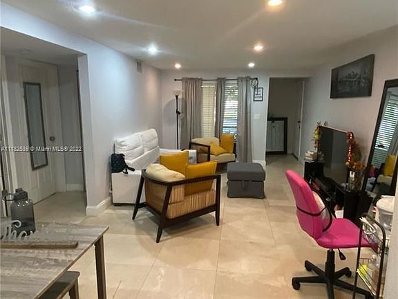 4th image of 119 Gardens Dr APT 102