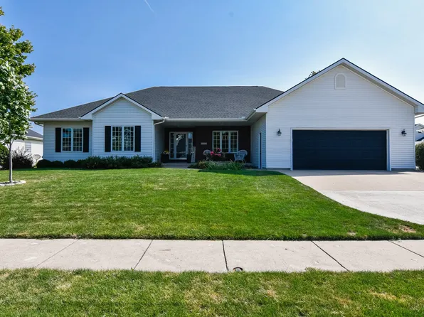 4609 Ashwood Dr, Urbandale, IA 50322