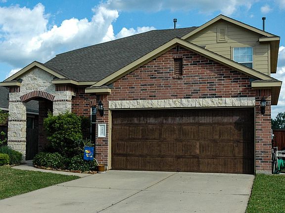Wood patterned garage door
