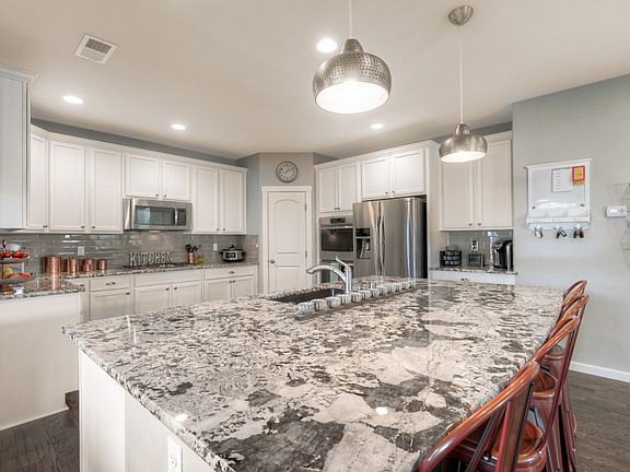 5th image of 14328 Parkview Dr E