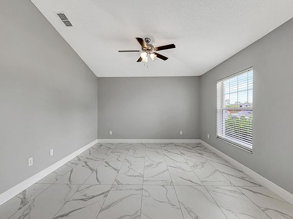 5th image of 2878 SE East Blackwell Drive