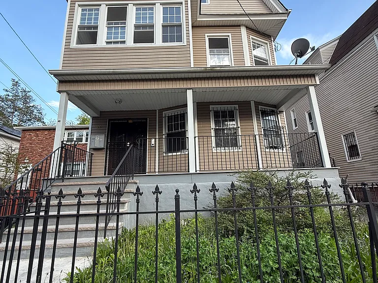 26 Alexander St #2 — Photo 3