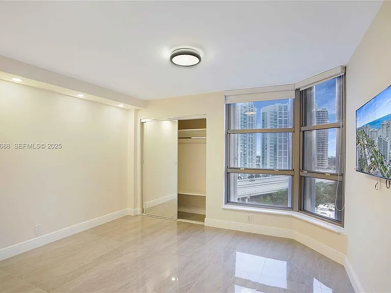 3500 Mystic Pointe Dr #1206 — Photo 17