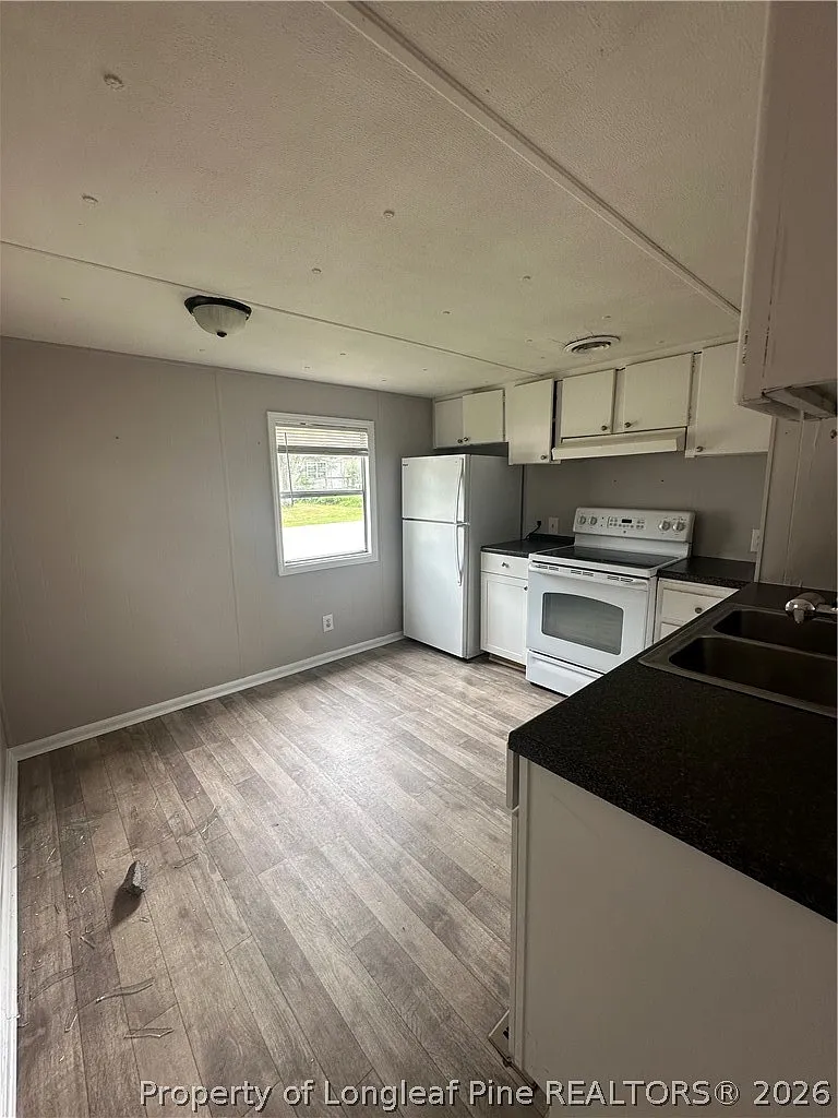 3 bed, 1.0 bath, 1001 sqft, $895 — Photo 3