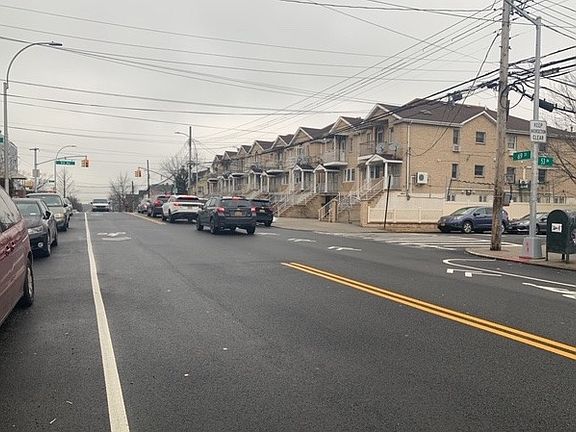 Exterior Neighborhood (street photo)