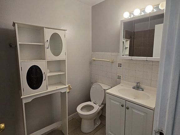 5th image of 7530 S Saginaw Ave APT 3A