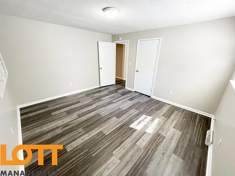 406 S Texas Ave — Photo 16