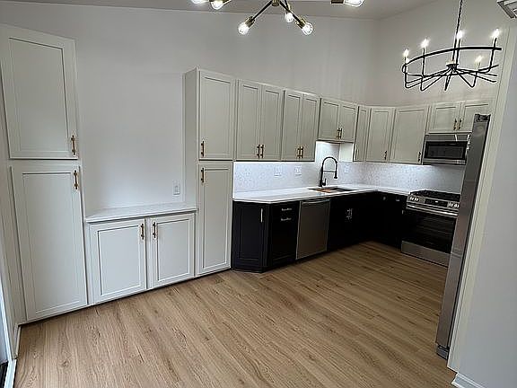2nd image of 102 River Bluff Ct