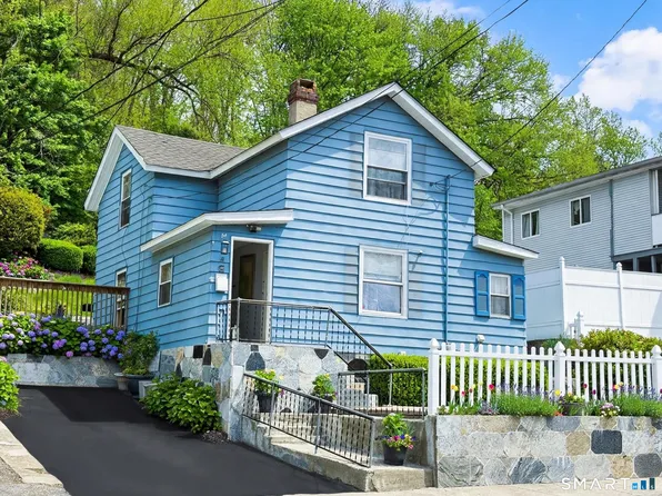 1109 East Main Street, Waterbury, CT 06705