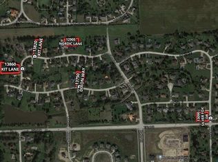 13820 Kit Ln, Lemont, IL 60439