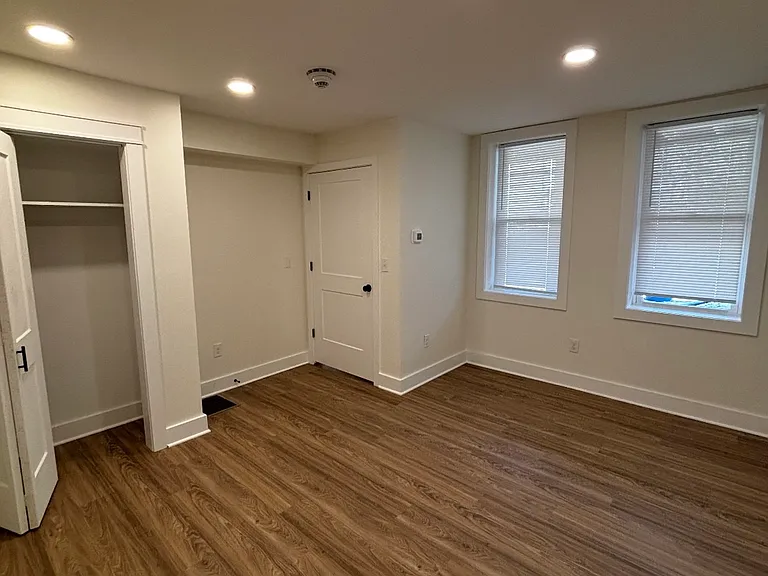 522 E Chestnut St #B — Photo 5