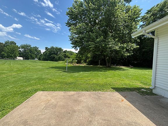 3rd image of 208 Dorris Dr