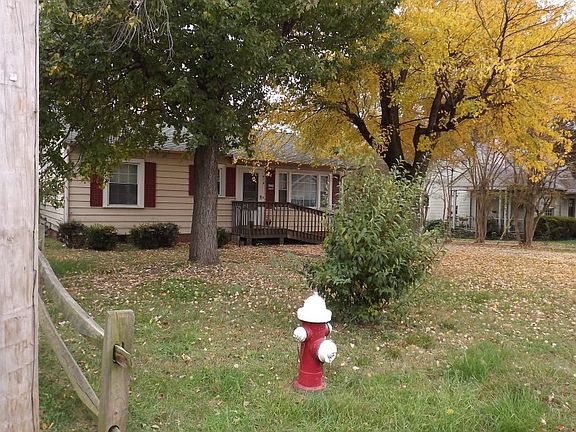 3rd image of 410 Greenwood Dr