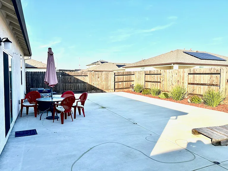 10424 Skynyrd Way — Photo 25