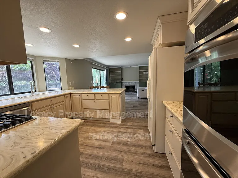 3209 Serra Way — Photo 6