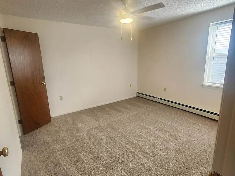 400 Broad St #4 — Photo 16
