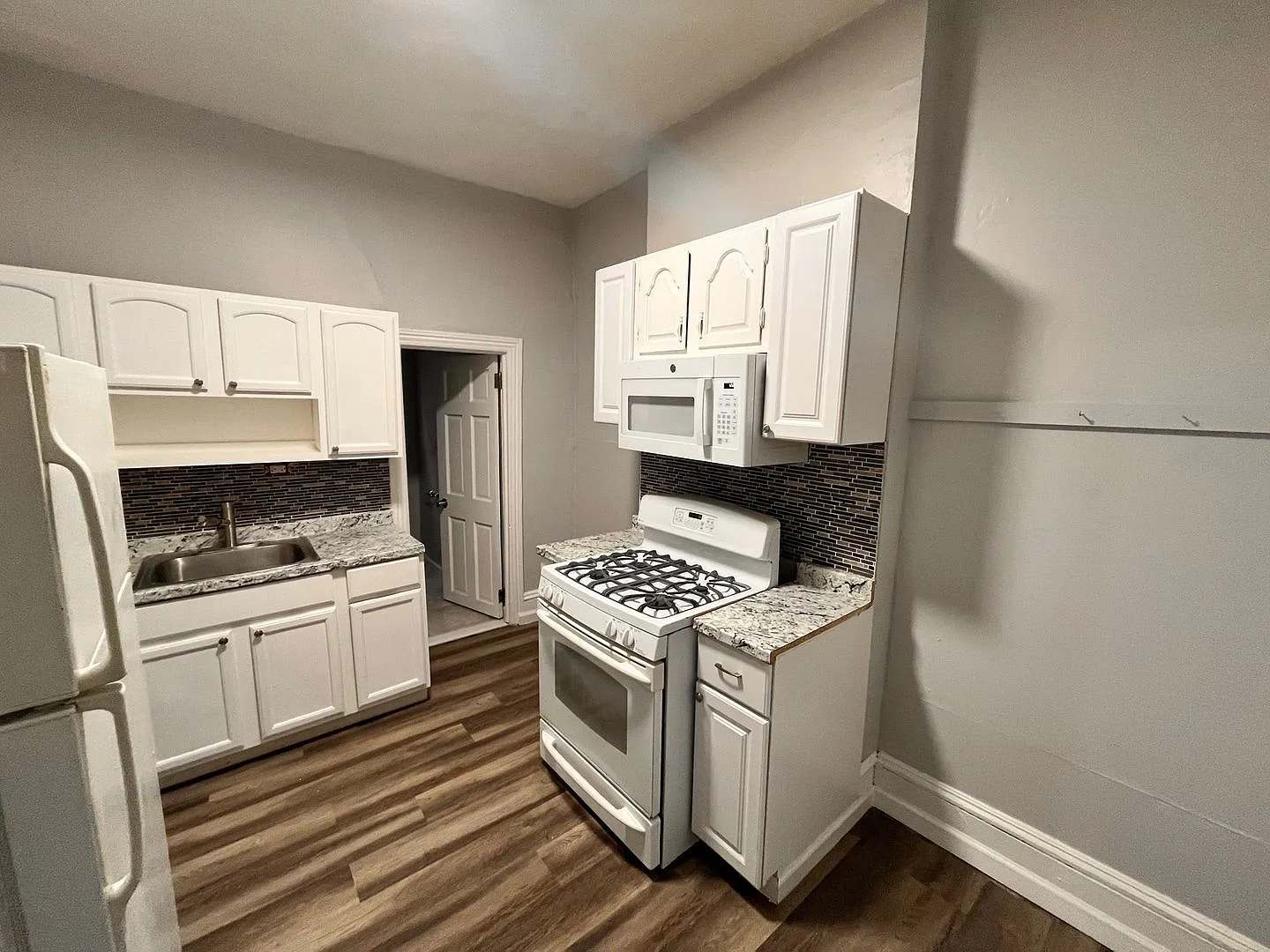 42 Maple Ave — Photo 2
