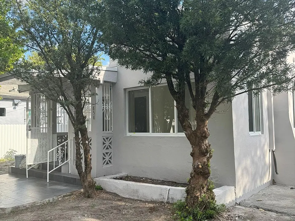 858 NW 29th Ter #1