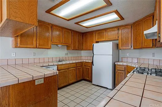 10912 Moreno Ave — Photo 27