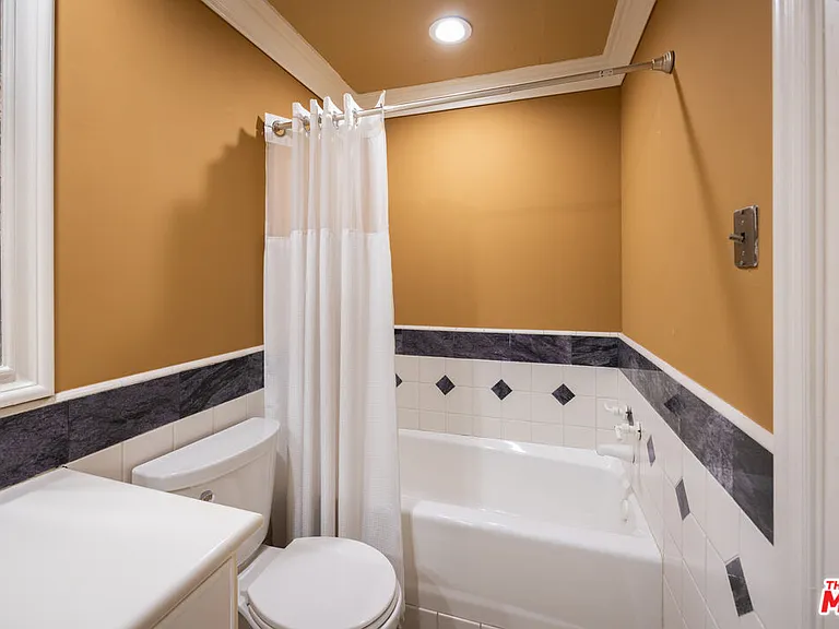 7250 Franklin Ave #1209 — Photo 11