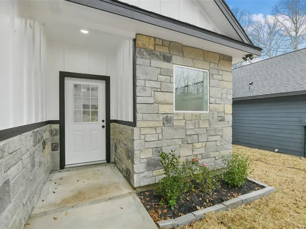 15113 Austin, Willis, TX 77378